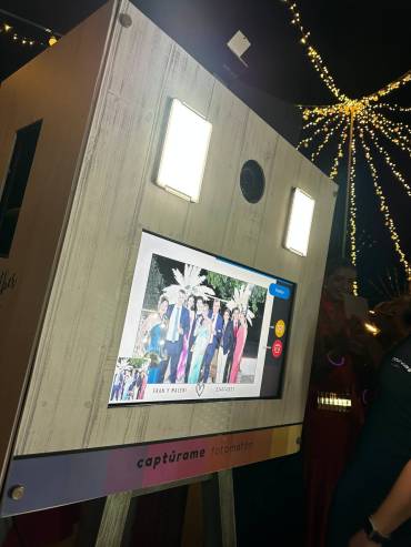 5 razones por las que deberías de contratar nuestro Fotomatón – Captúrame Fotomatón